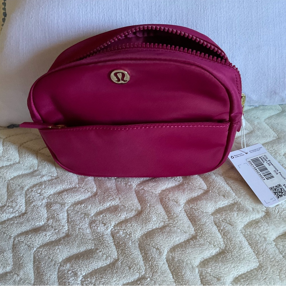 lululemon athletica Fuchsia Cosmetic Bag
